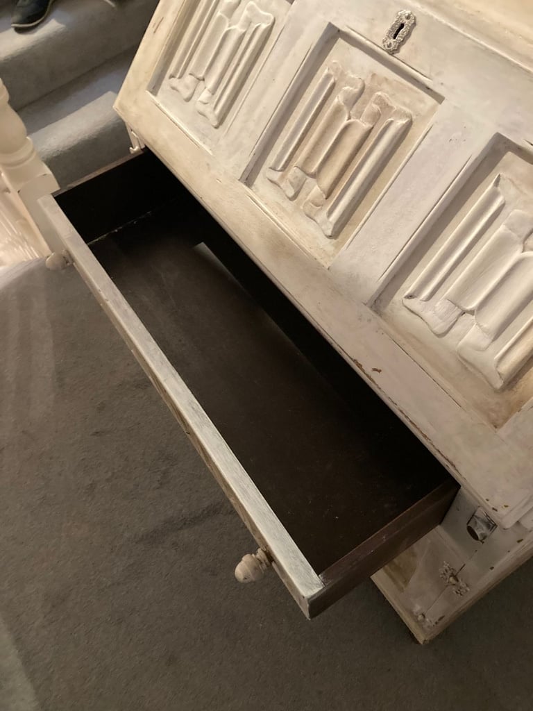 Pedestal Bureau desk/ Cabinet free to go 