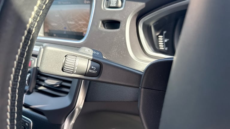 2019 Volvo V40 1.5 T3 R-Design Edition Hatchback 5dr Petrol Auto Euro 6 (s/s) (152 ps) Hatchback ...