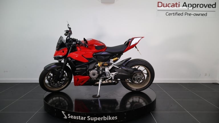 DUCATI STREETFIGHTER V2 - 2022 - 3800 MILES