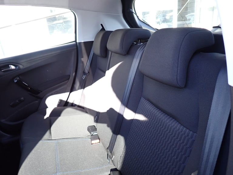 2019 Peugeot 208 1.2 PureTech Signature Hatchback 5dr Petrol Manual Euro 6