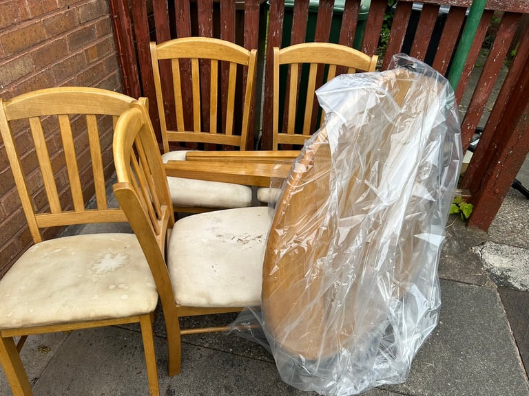Table and 4 chairs for up cycling FREE TO COLLECTOR