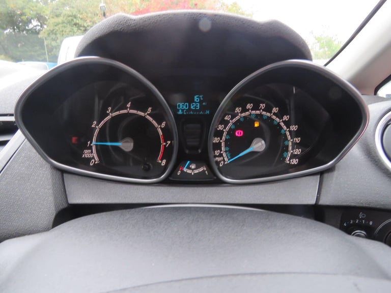 2016 Ford Fiesta 1.0T EcoBoost Zetec Euro 6 (s/s) 5dr HATCHBACK Petrol Manual