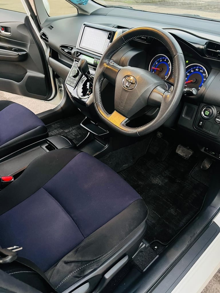 Toyota wish 2013 7 seats white petrol atomatic ulez 1.8