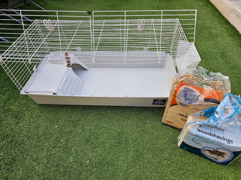 Rabbit cage Used less then a year old looks new still £30 