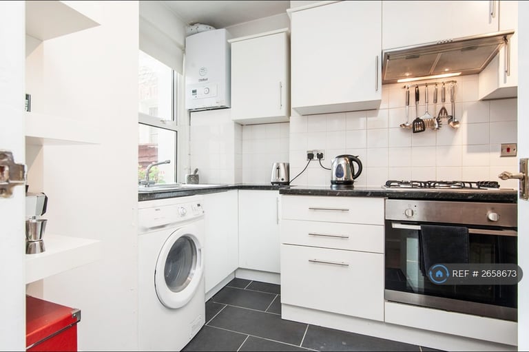 2 bedroom flat in Gilbey Road, London, SW17 (2 bed) (#2658673)