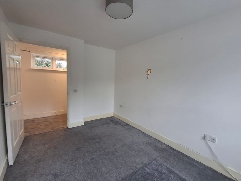 Modern 2-Bedroom Apartment with Garden & Private Parking – E17 