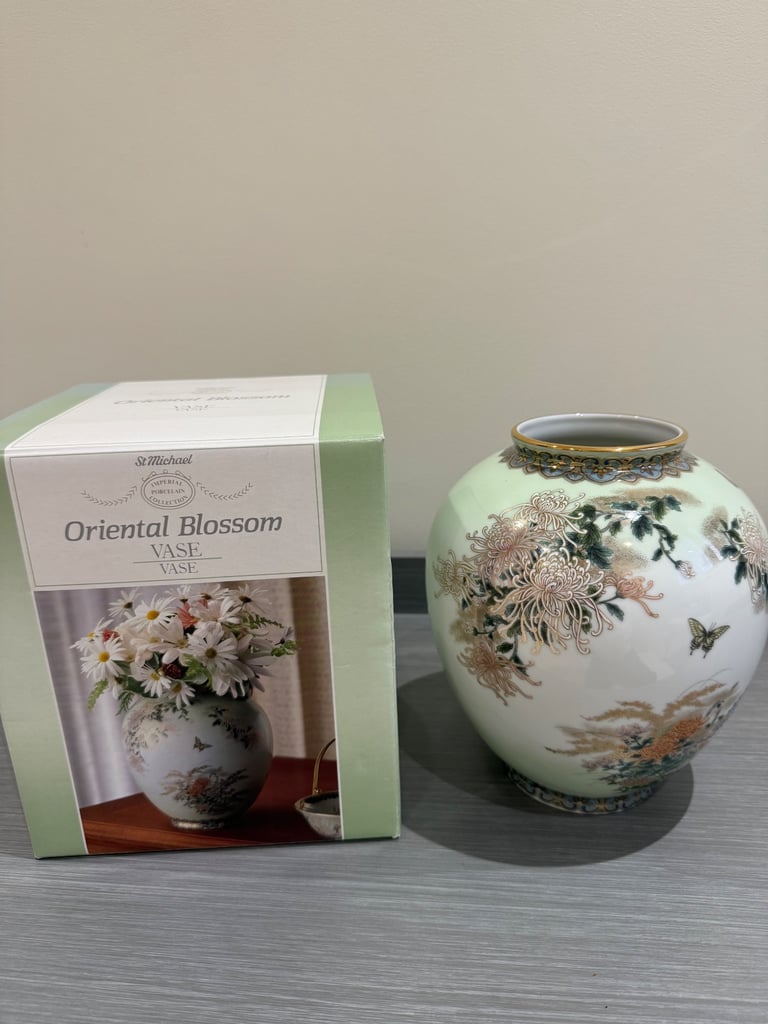 Beautiful St Michael Oriental Blossom Vase 1988 Boxed and in Perfect Condition