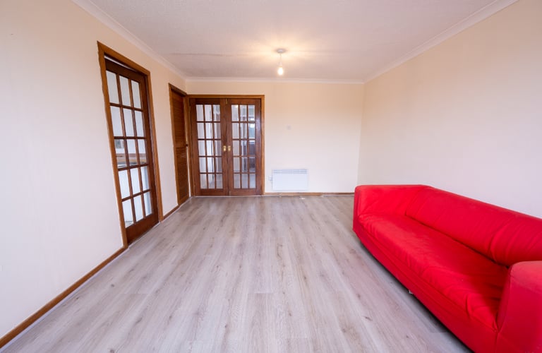image for Beautiful fully refurbished 2 bedroom flat to let Cumbernauld G67 2QD, Great Value