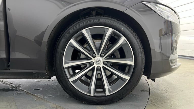 2021 Volvo V90 Momentum, B4 mild hybrid Estate Petrol Automatic