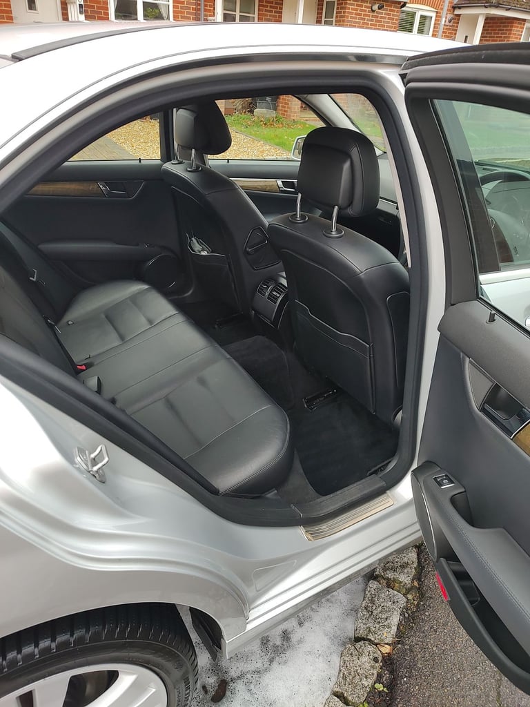 Mercedes-Benz C Class 1.8 C200 CGI Blue Efficiency Avantgarde Saloon 4dr Petrol