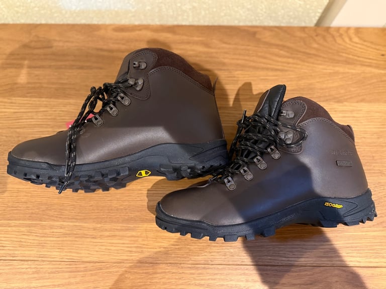 Mountain Warehouse Brown women’s walking boots Size 7. 