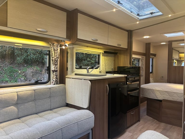 2019 VENUS 570-4, LIGHT WEIGHT FIXED BED, ONE OWNER, MOVER, ............NOW SOLD
