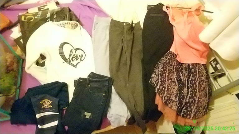 Lots of girl clothes. 8-13. For free