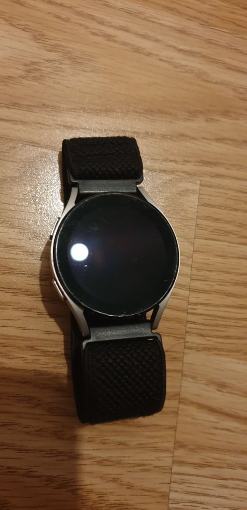 Samsung Galaxy Watch 5 (Usually goes for £300!! Selling for way cheaper!!)