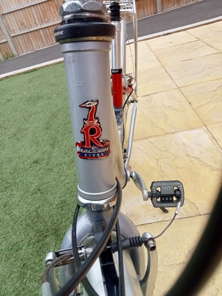 Ladies Raleigh Pioneer Airlite City Bike.