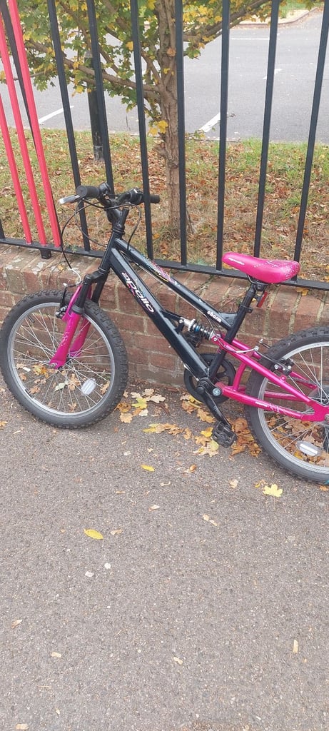 Girls 20 inch Appollo Bike. Fab Condition 