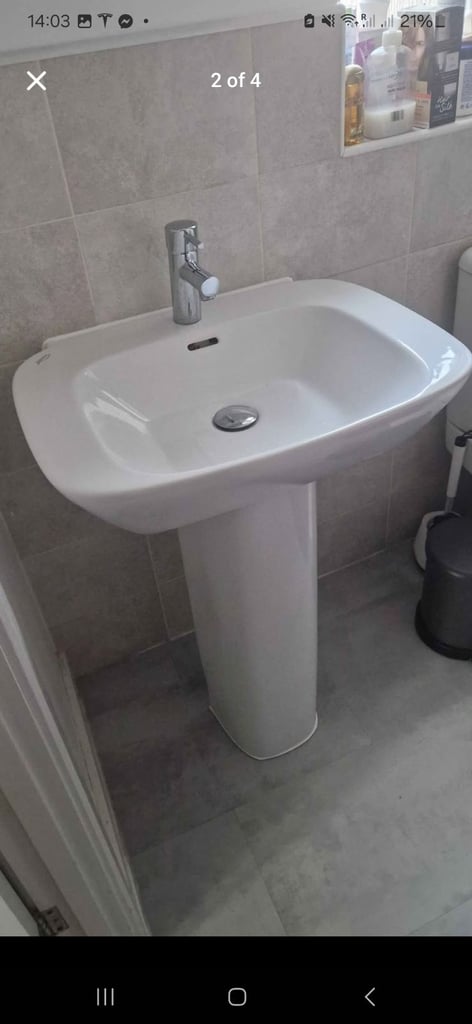 2x Sink good condition with tap and pipes