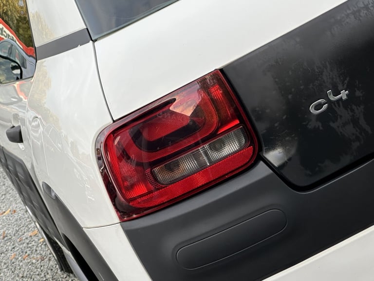 2015 Citroen C4 Cactus 1.6 Touch BlueHDI Diesel Manual 5 Door Hatchback White