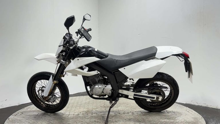 Ajs JSM 2012 2K NON RUNNING PROJECT BIKE SUPERMOTO 125CC LEARNER