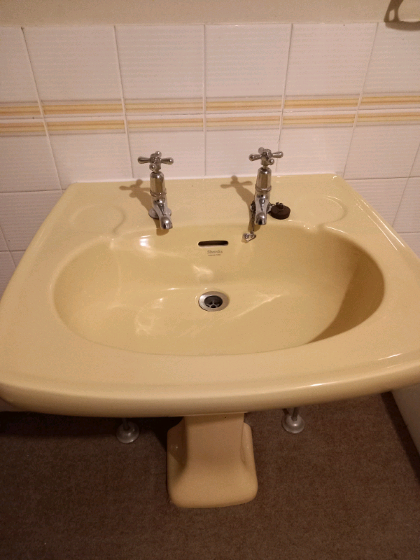 Retro Yellow basin and toilet 