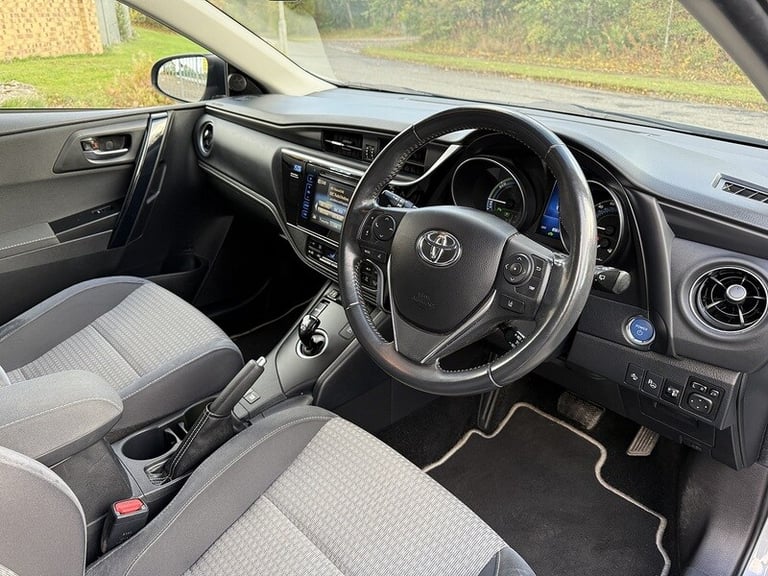 2018 Toyota Auris 1.8 Hybrid Design TSS 5dr CVT [Nav] HATCHBACK PETROL/ELECTRIC Automatic