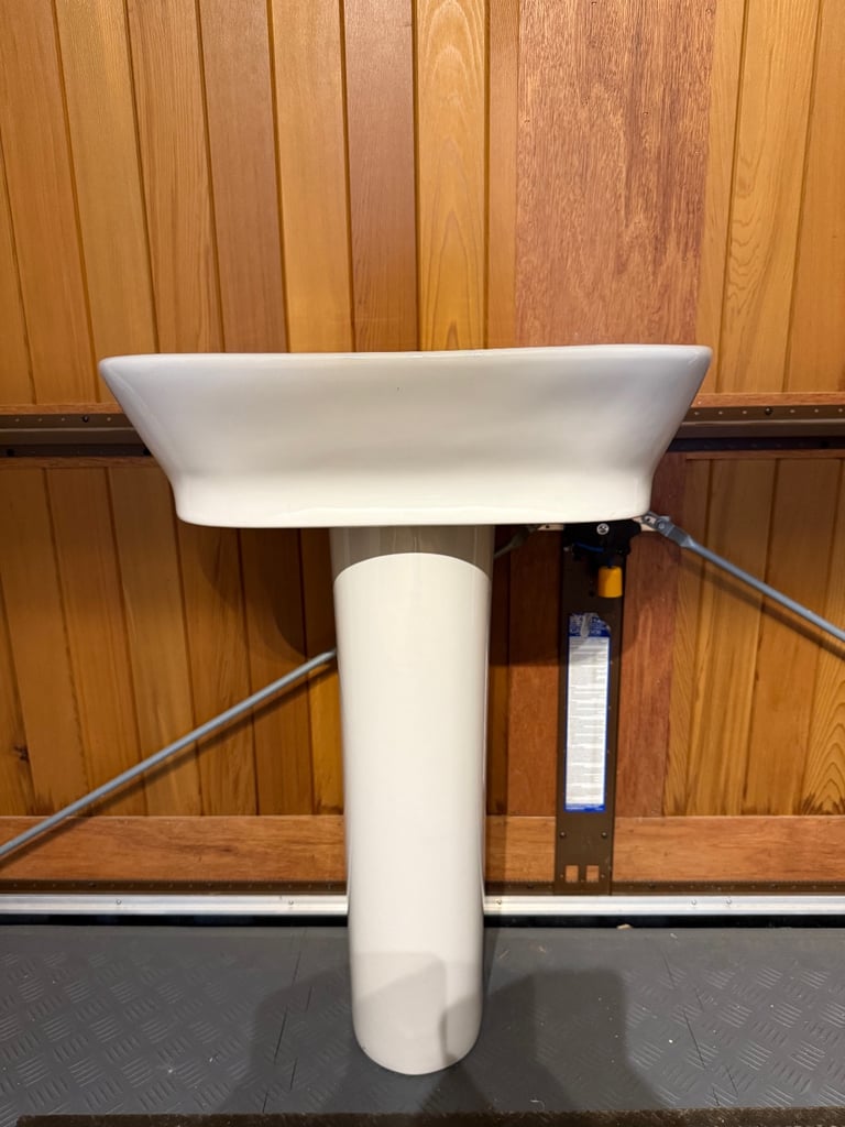 'Roca' China Basin with Pedestal