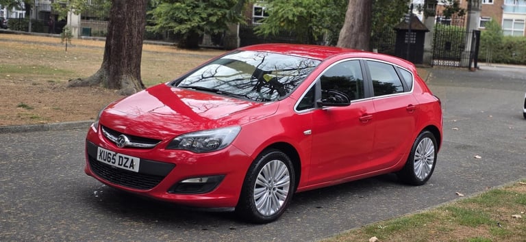 2015 Vauxhall Astra 1.6i Excite Euro 6 5dr HATCHBACK Petrol Manual