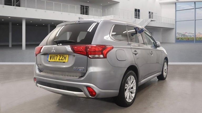 2017 Mitsubishi Outlander 2.0h 12kWh 4h SUV 5dr Petrol Plug-in Hybrid CVT 4WD Euro 6 (s/s) (200 p...