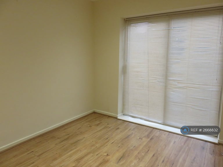 3 bedroom house in Oak Lane, Whitefield, Manchester, M45 (3 bed) (#2668832)