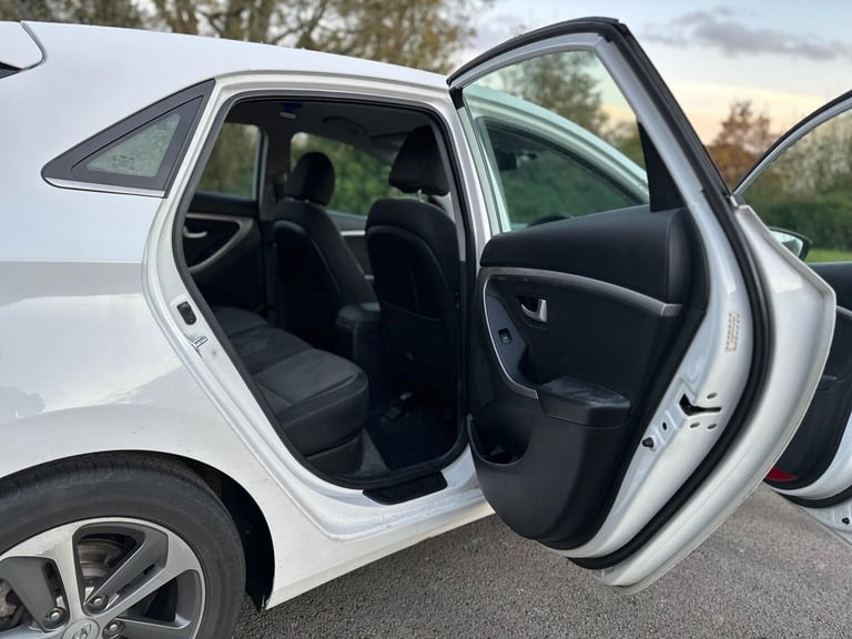 2016 Hyundai i30 1.6 CRDi Blue Drive SE DCT Euro 6 (s/s) 5dr HATCHBACK Diesel Automatic