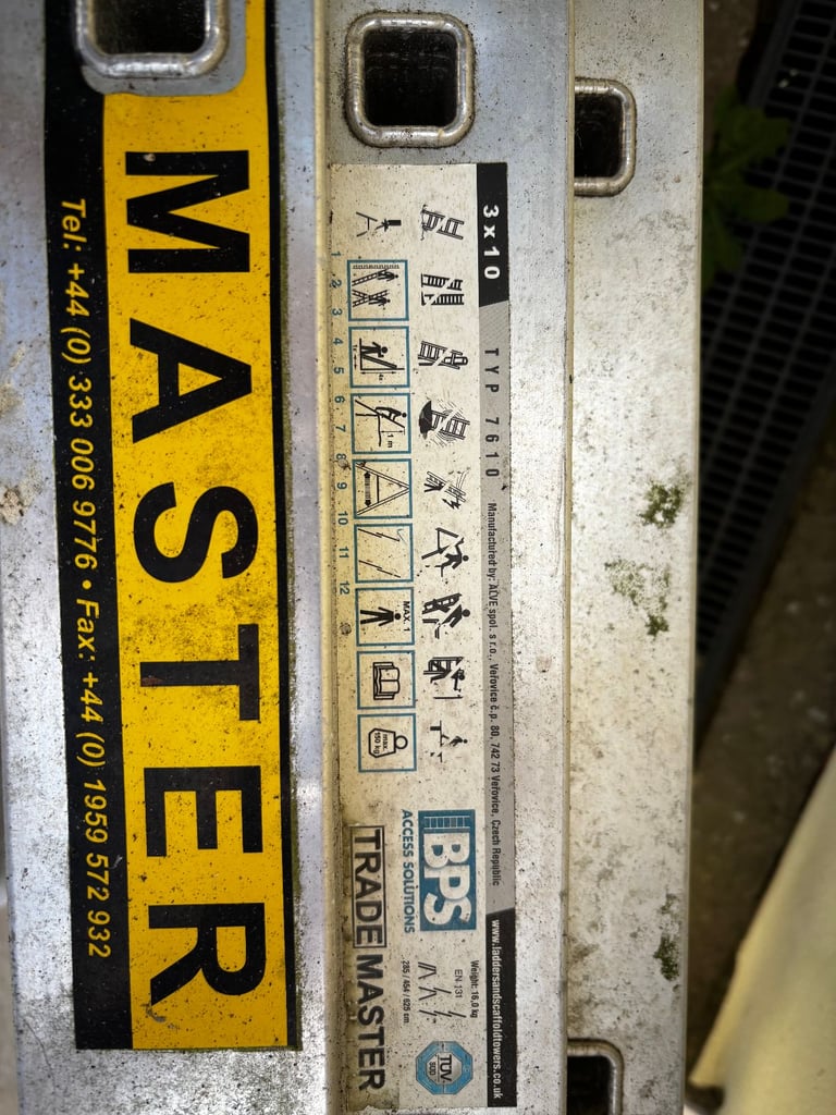 Trade Master 3 Section Extention Ladder with Stabilising Bar - 6.25m