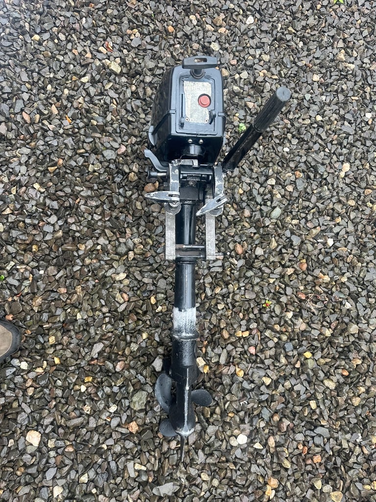 Mercury 3.3hp outboard motor short shaft boat engine. Runs and pumps water 