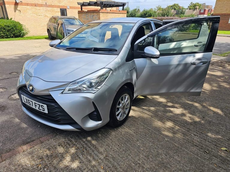 2018 Toyota Yaris 1.5 VVT-h Icon Tech E-CVT Euro 6 (s/s) 5dr Hatchback HYBRID ELECTRIC Automatic