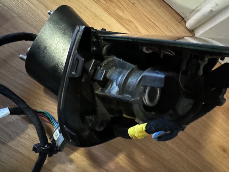 Volvo XC 90 mirror assembly 