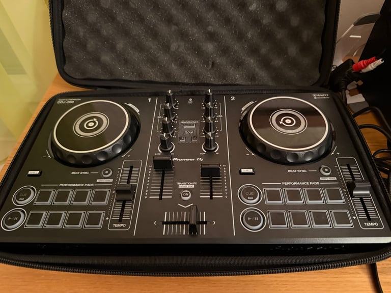 image for DDJ-200 controller & DM-40D speakers