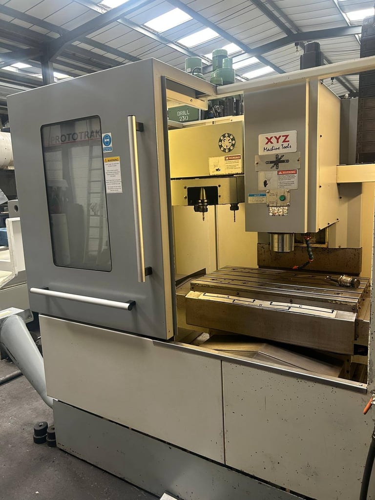 XYZ MODEL LPM VERTICAL MACHINING CENTRE YEAR 2012
