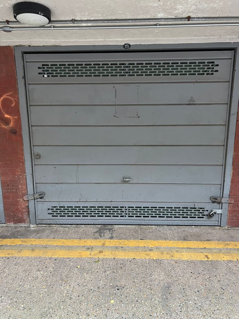 Garage to rent 