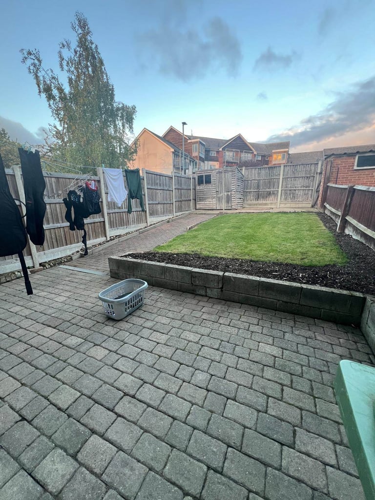 Three Bedroom House for Short to Long Term Rent in Basildon
