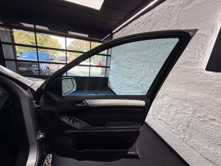 2010 Mercedes-Benz M-Class 3.0 ML300 CDI V6 BlueEfficiency Sport SUV 5dr Diesel Tiptronic 4WD Eur...