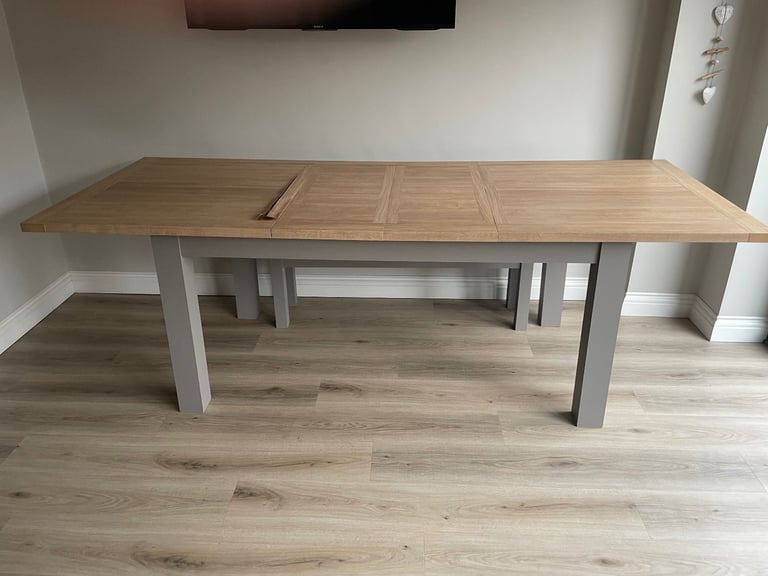 6 to 10 Seater Extending Dining Table