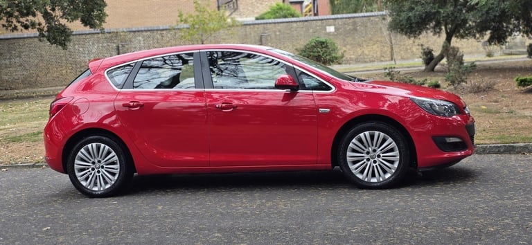 2015 Vauxhall Astra 1.6i Excite Euro 6 5dr HATCHBACK Petrol Manual