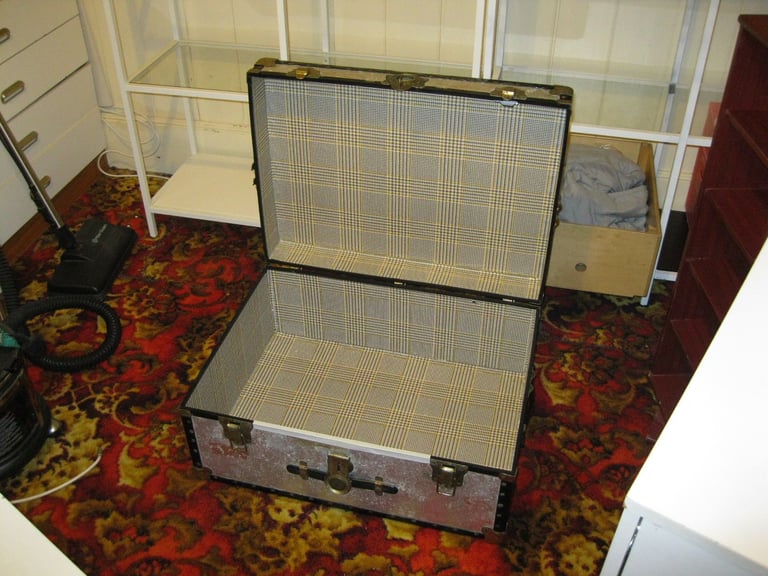 image for LOCKABLE ALUMINIUM STORAGE TRUNK LUGGAGE, GUNNISLAKE PL18 9NA