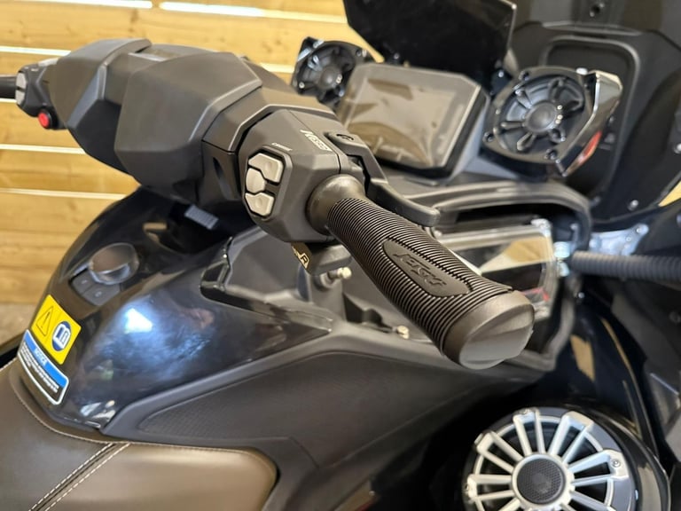 KAWASKAKI ULTRA 310LX 2024 JET SKI BRAND NEW UK MAIN DEALER