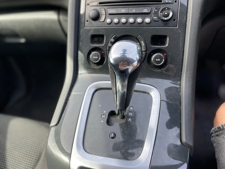 Peugeot, 5008, MPV, 2011, Semi-Auto, 1560 (cc),5 doors - Image 7