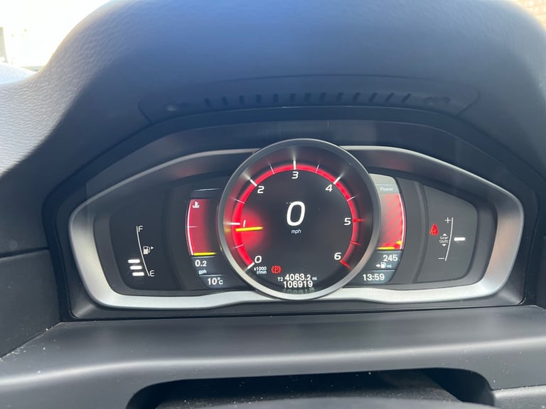 2015 Volvo, XC70 D4, 181HP SE NAV Manual