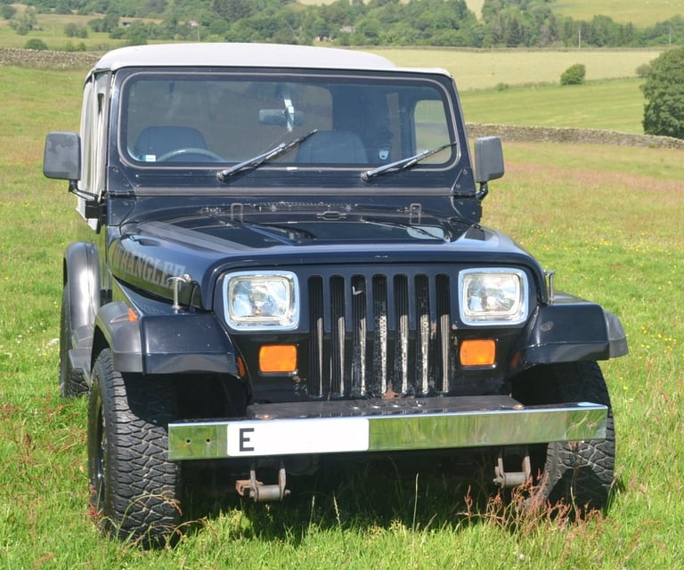 Jeep Wrangler YJ 4.2 Auto Soft Top 1988 for Restoration or Parts 'Free delivery'*