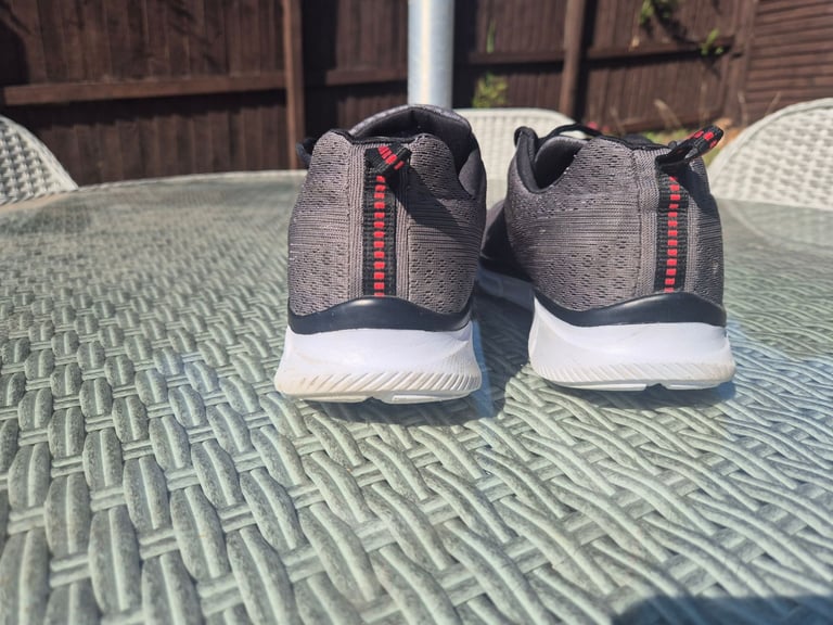 Sketchers trainers
