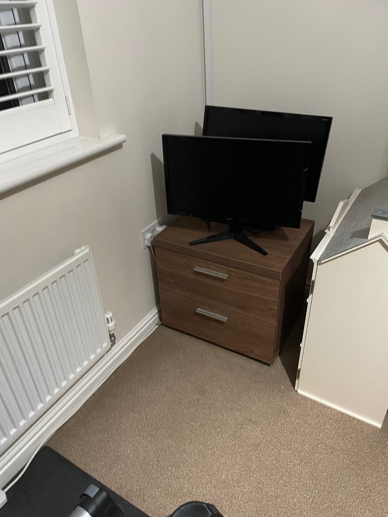 Sliding Door Wardrobe with One set of Draws