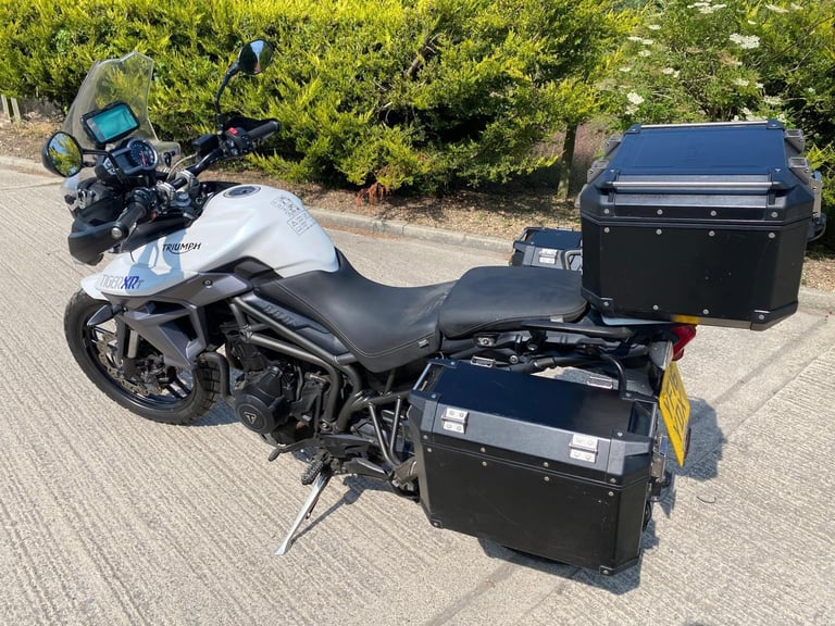 2016 16 TRIUMPH TIGER 800 XRT WHITE ENDURO FULL ADVENTURE LUGGAGE TOURER