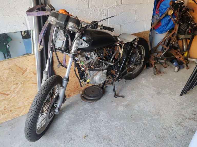Suzuki gn250, for parts or repair